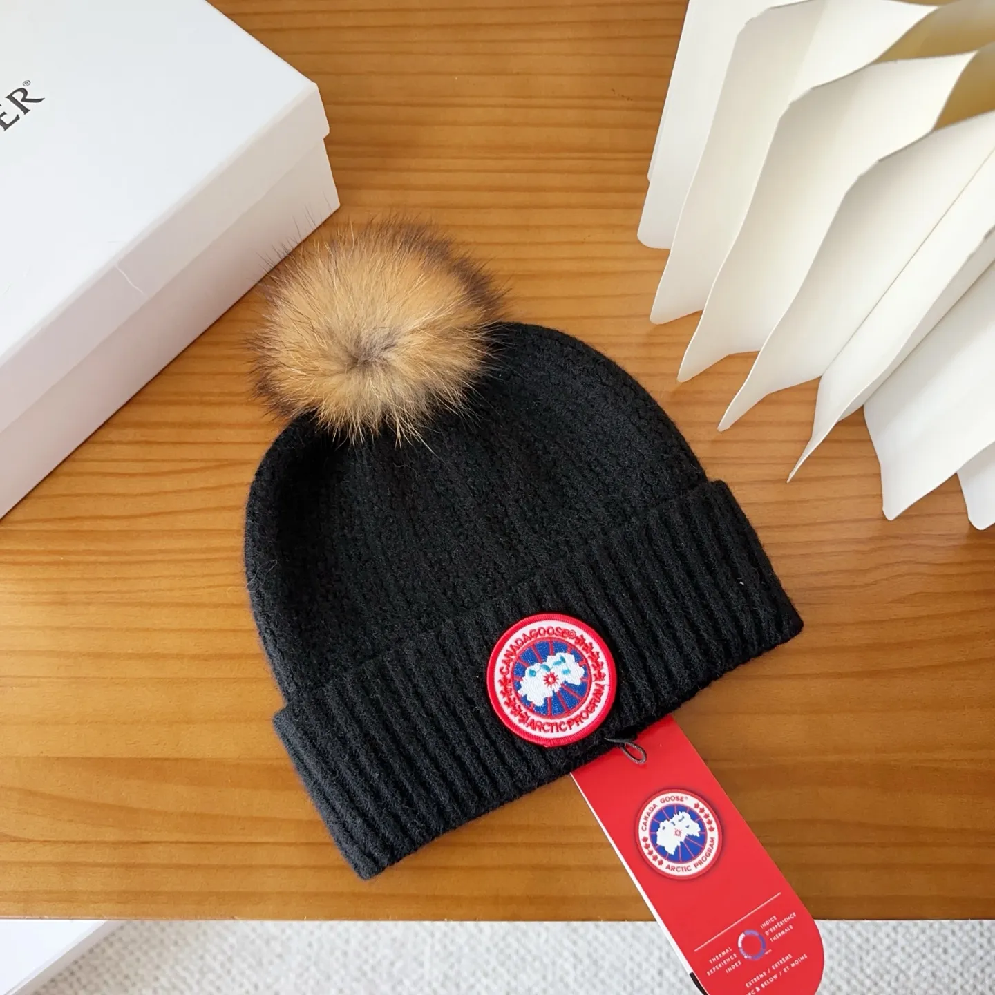 💰74 CANADA GOOSE Canada Goose winter warm cashmere cold hat. Rabbit wool material, thick feel, not easy to deform. Fashionable and versatile couple hat, imported embroidery logo, cashmere cotton yarn, head circumference: 55-58cm